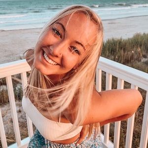 Meet your Posher, Hannah